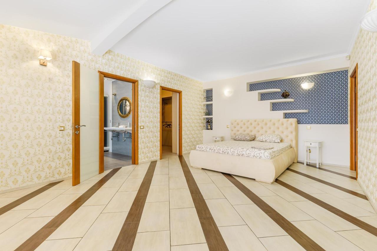 Deribasivska Cozy 4-Room Apartment Odessa Exterior foto